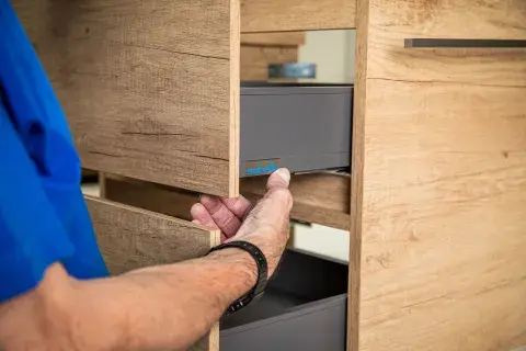 Produktion Bad- und Küchenmöbel