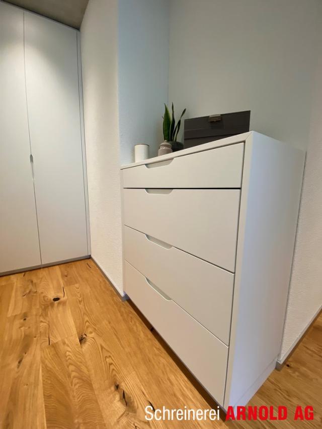 Schrank und Kommode