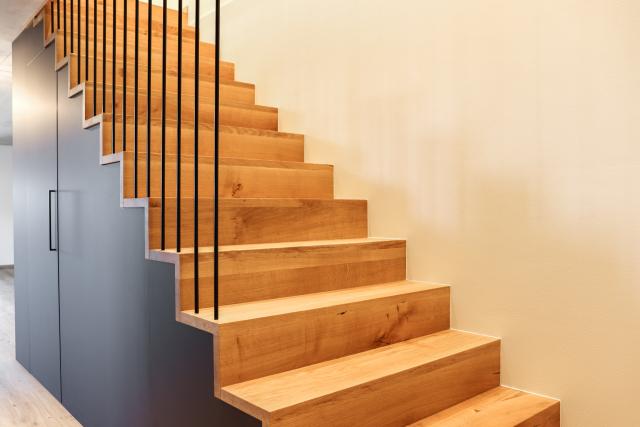 Treppe mit Einbauschrank