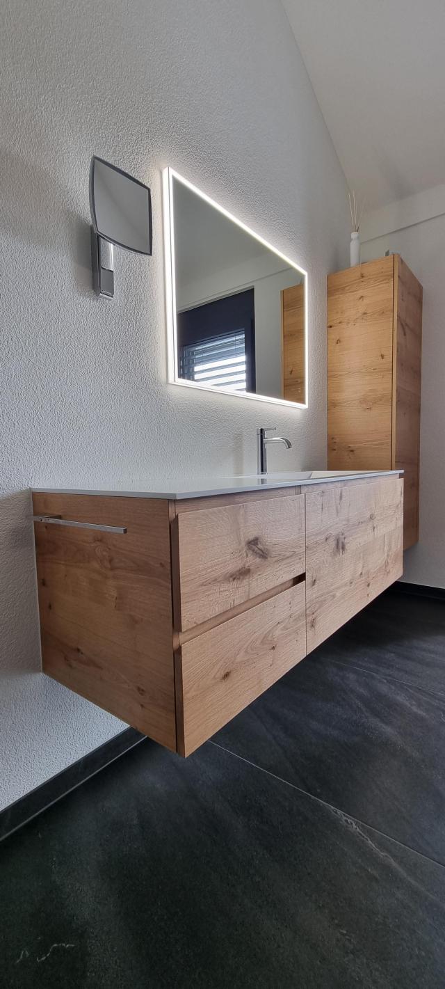 Eiche astig mit Schrank