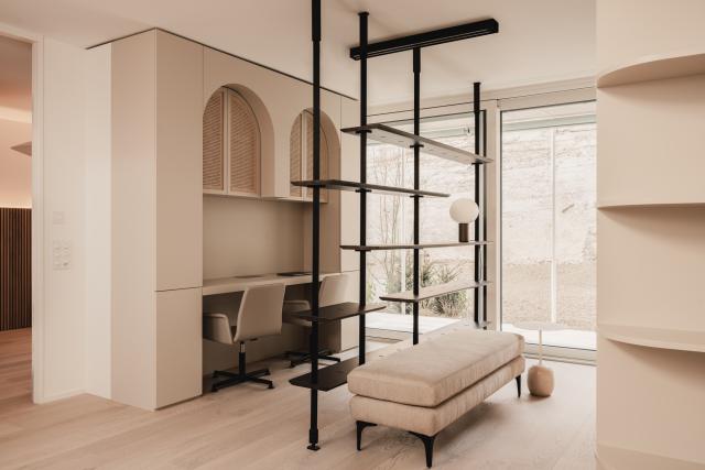 Büro-Arbeitsplatz mit Wiener Geflecht