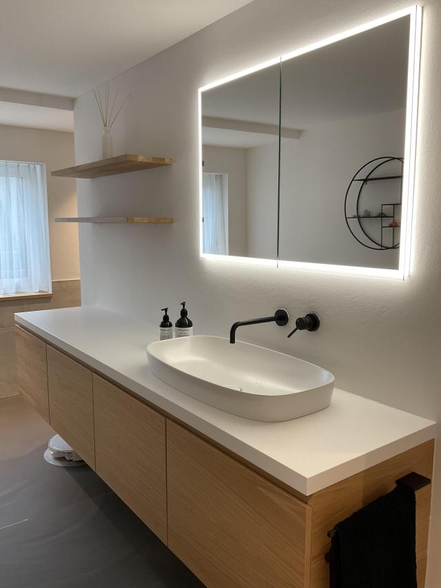 Lavabomöbel in Eiche schlicht, Abdeckung Varicor