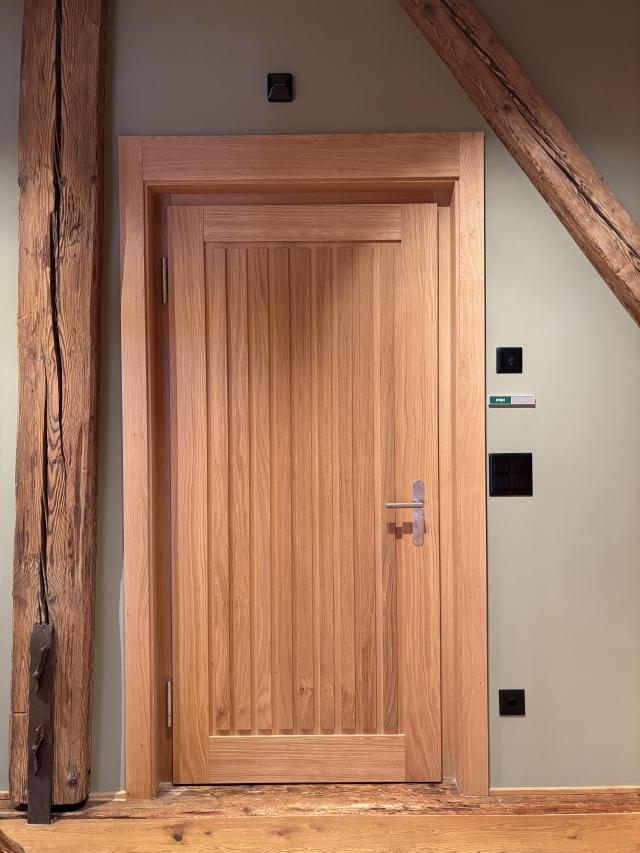 Türe in Eiche Relief