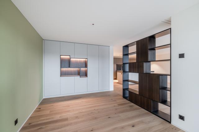 Schränke und Regale