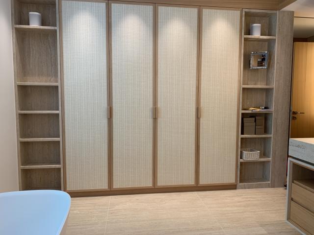 Arredo con rivestimento in tapezzeria