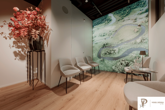 Warteraum mit ganzflächigem Wandbild